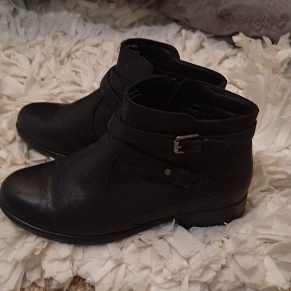 Shoes - Picture 2 of 4